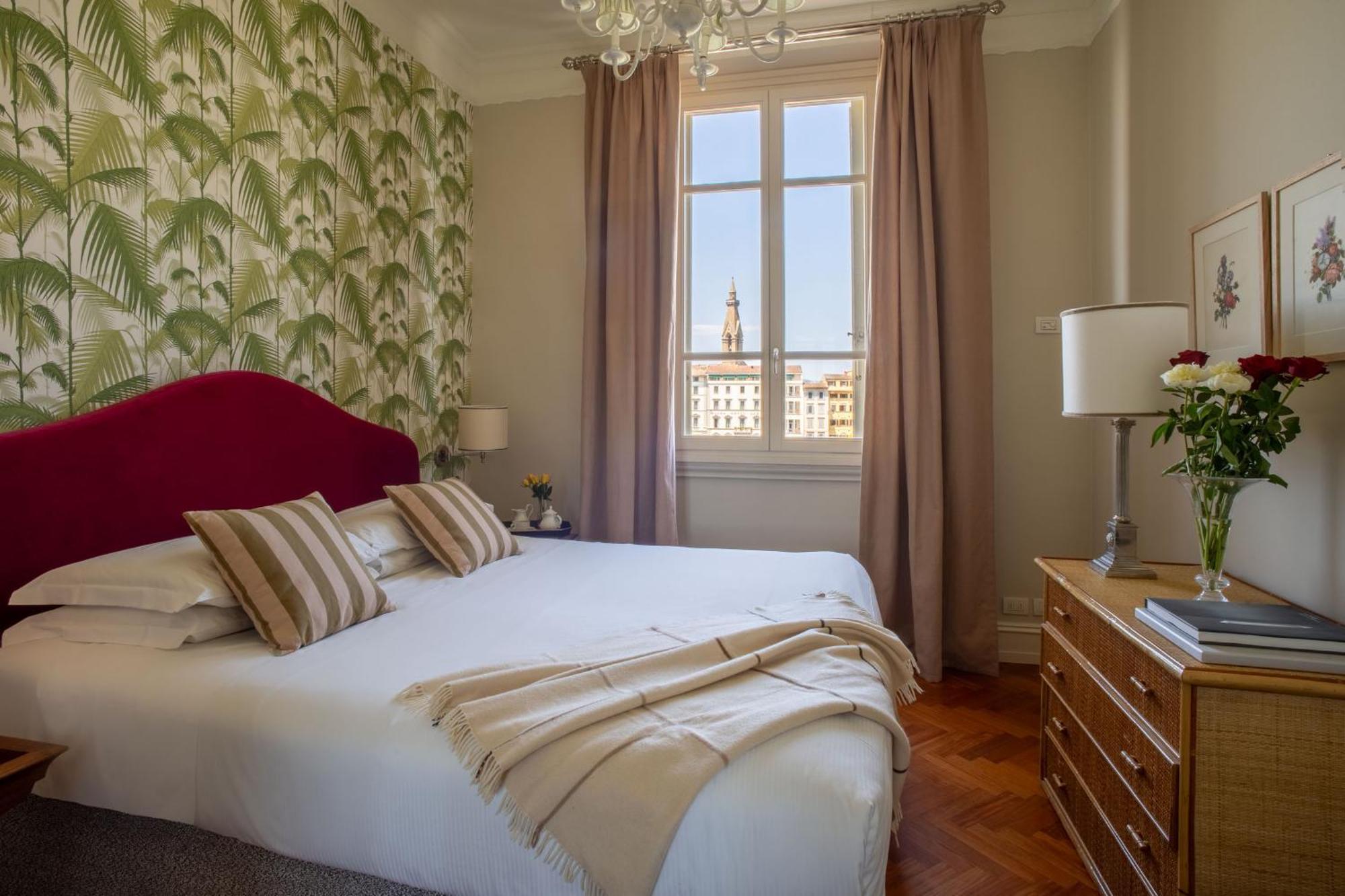 Serristori Palace 2*